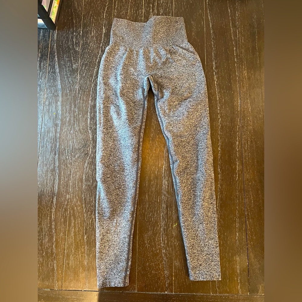 Nvgtn booty scrunch legging